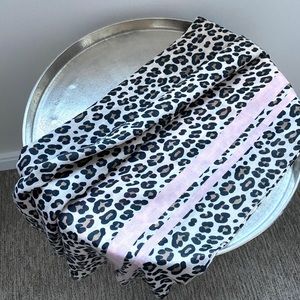 Jane & Berry Leopard Print Scarf